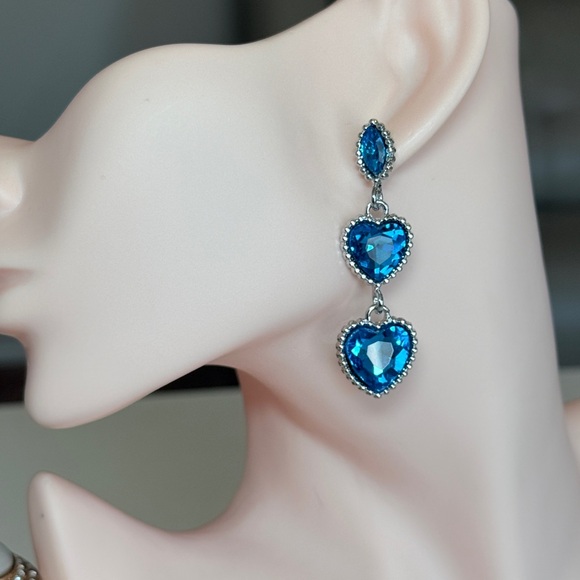 ⚜️ Elegant Blue Heart Drop Earrings - Picture 7 of 9